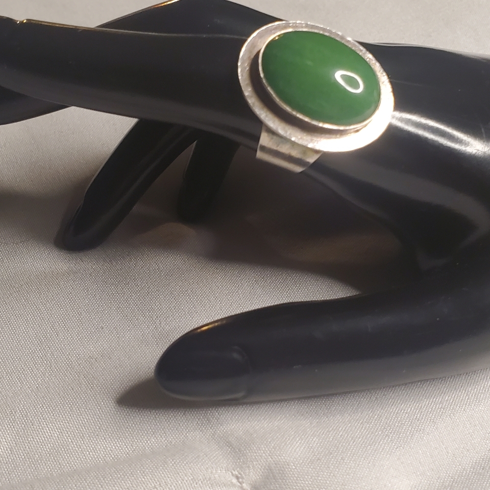 Vintage 925 Sterling silver ring featuring a green gemstone cabochon,